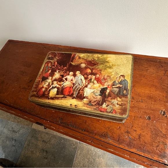 Old metal box - Picture 2 of 3